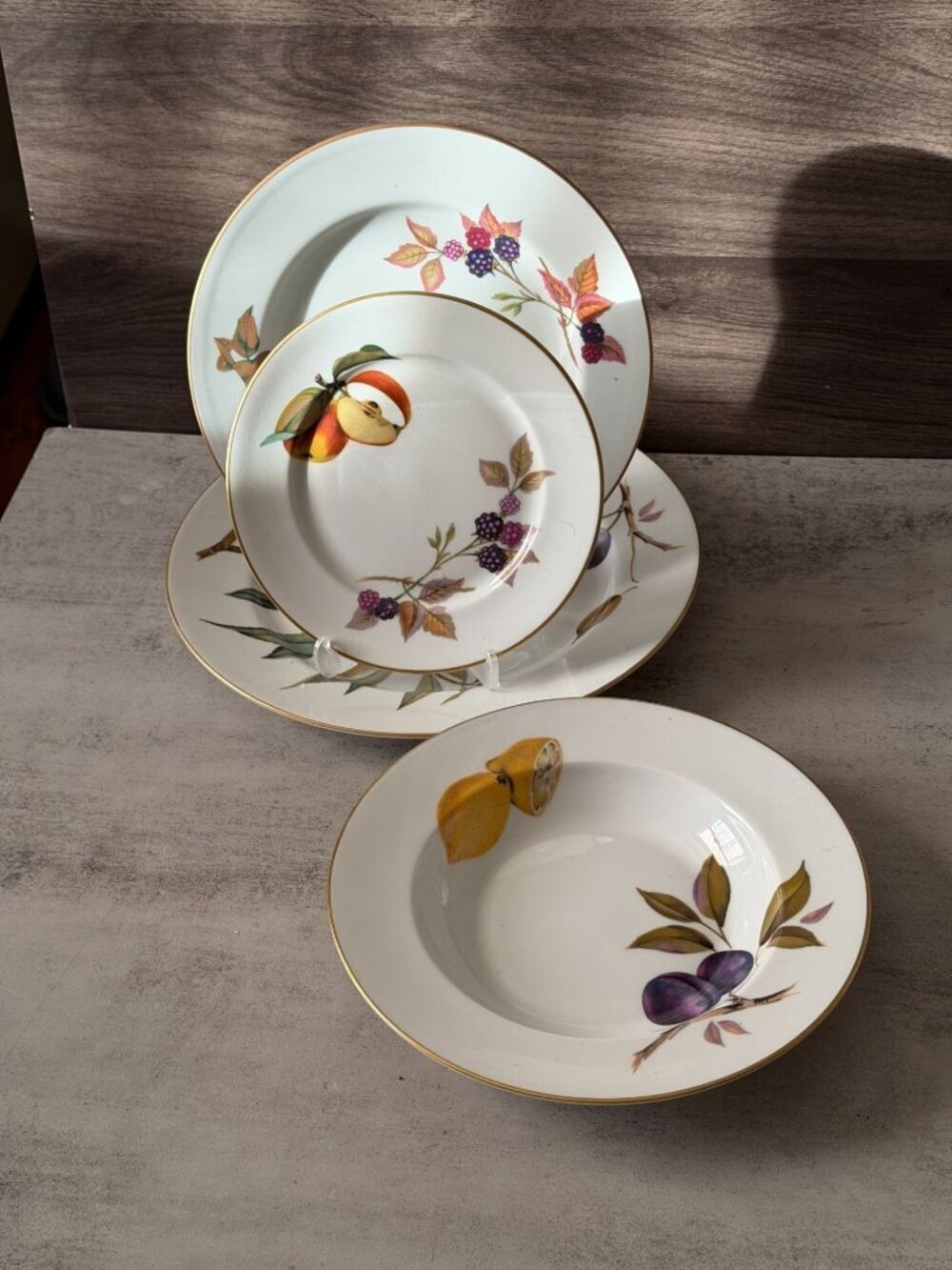 Royal Worcester Evesham Gold 4-PC Setting Soup Bowl Dinner Salad Bread Plates
